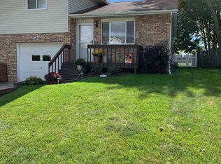 2769 Arrowhead Dr, Bloomington, IL