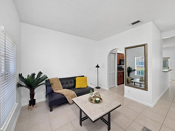 4th image of 4866 SW 32nd Ter