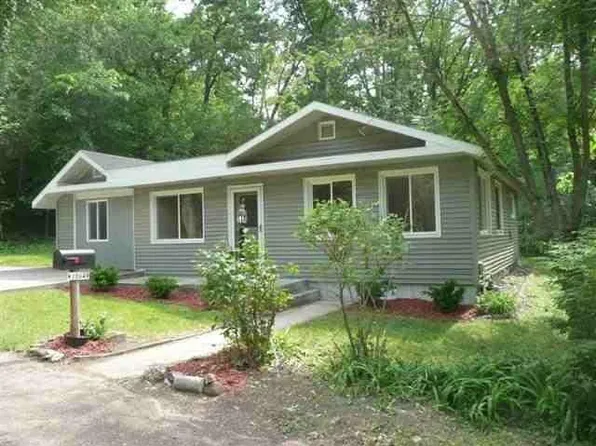 W10649 Washington St, Poynette, WI 53955
