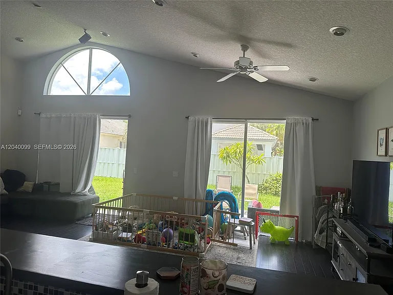 16407 SW 1st Ct — Photo 3