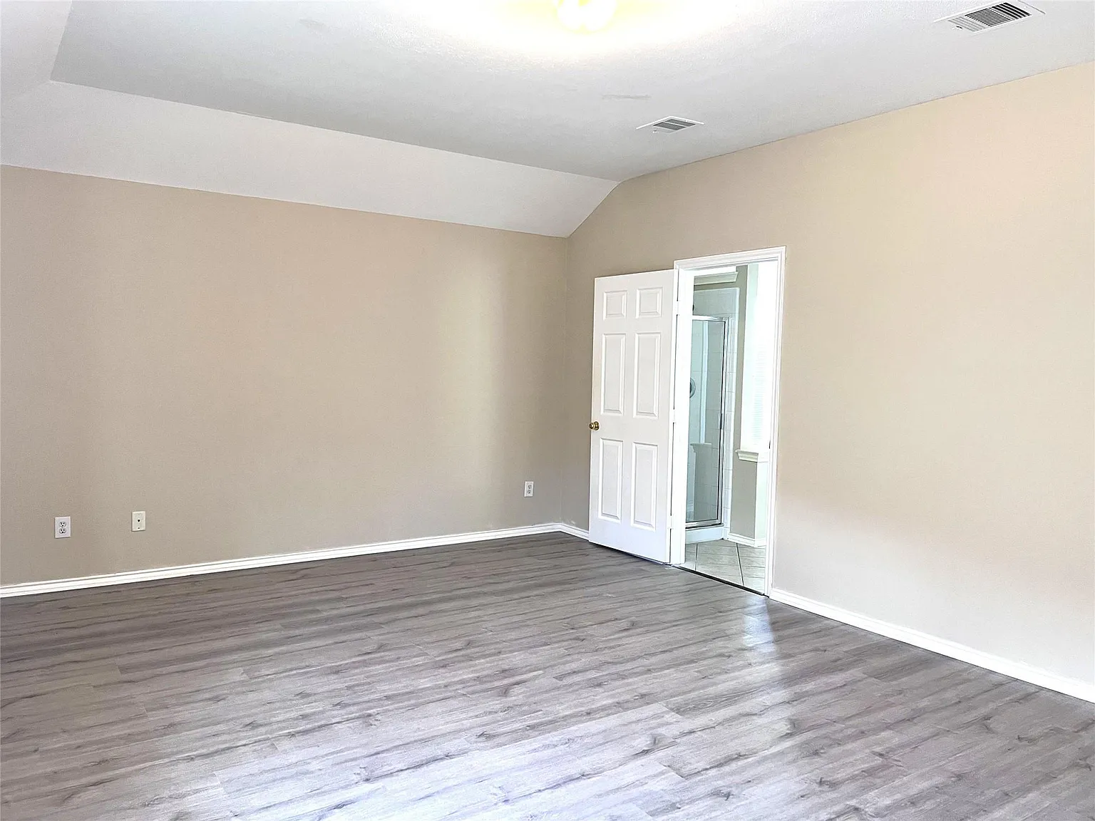 3 bed, 2.0 bath, 1755 sqft, $1,800 — Photo 3