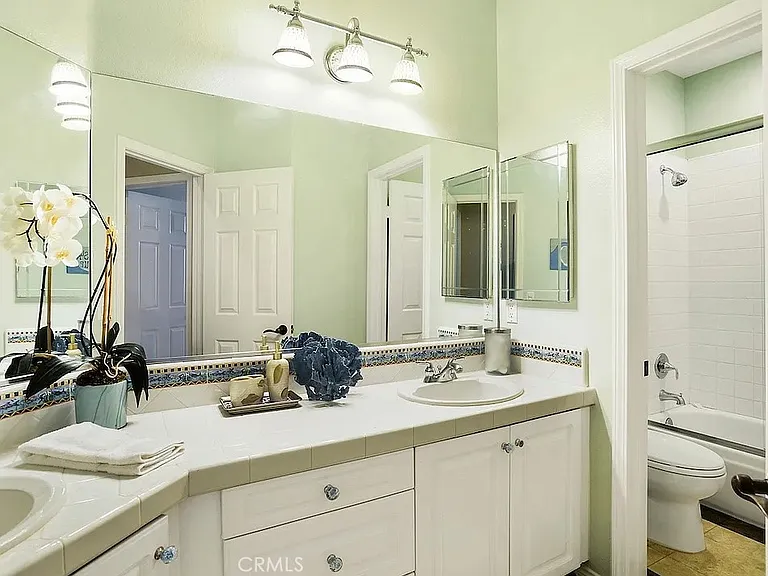 948 Ellesmere Way — Photo 35