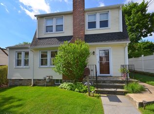 6 Wellington Pl, Greenwich, CT 06830