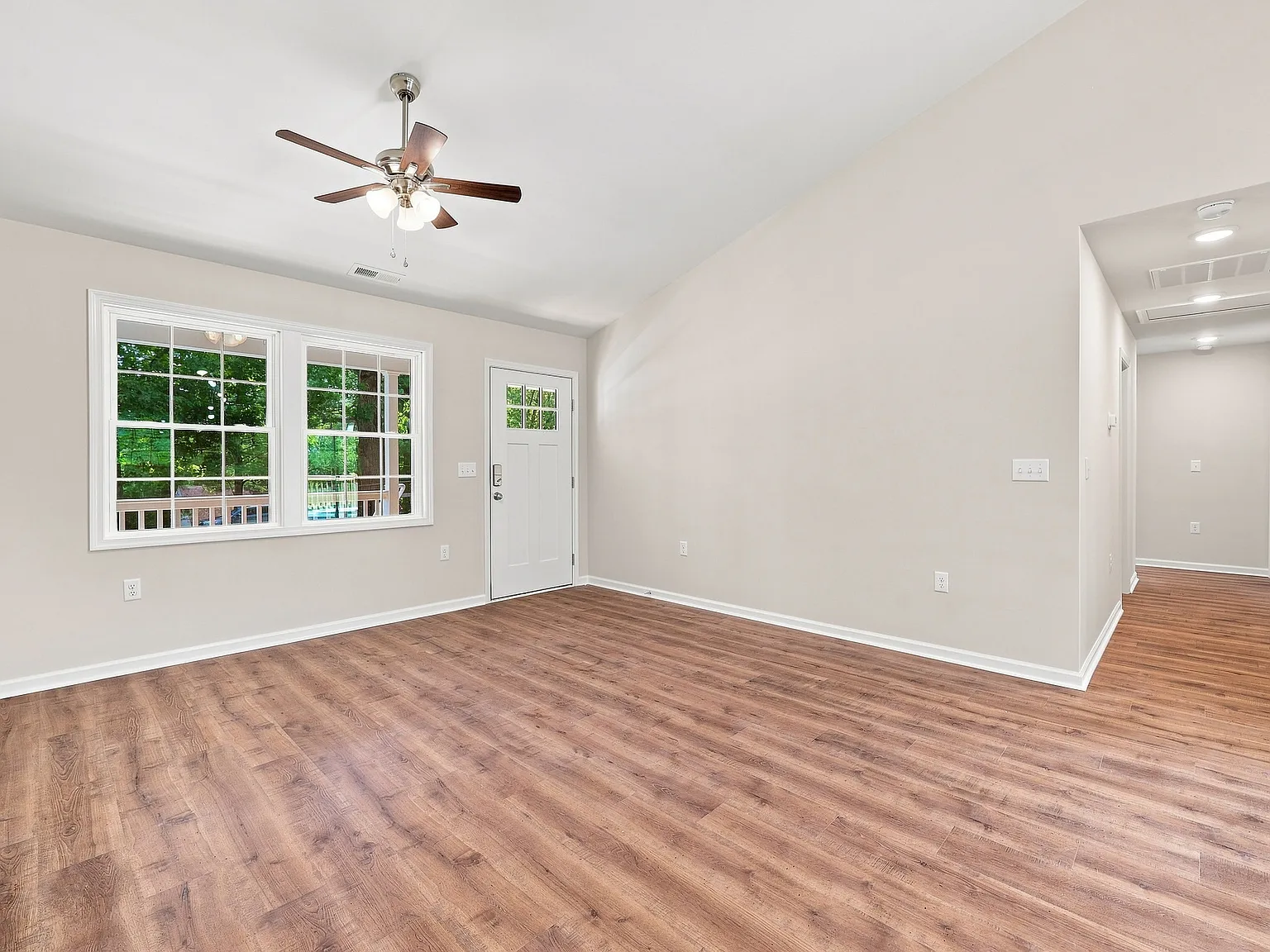 3 bed, 1175 sqft, $2,100 — Photo 4