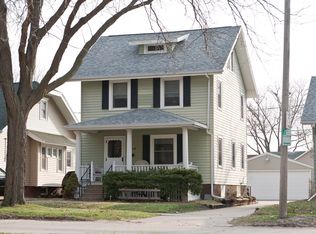 930 Maplewood Dr NE, Cedar Rapids, IA 52402