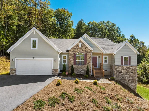 258 Crystal Heights Dr, Hendersonville, NC 28739