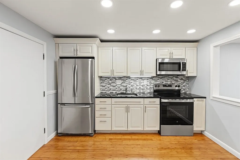 1 bed, 627 sqft, $2,200 — Photo 2