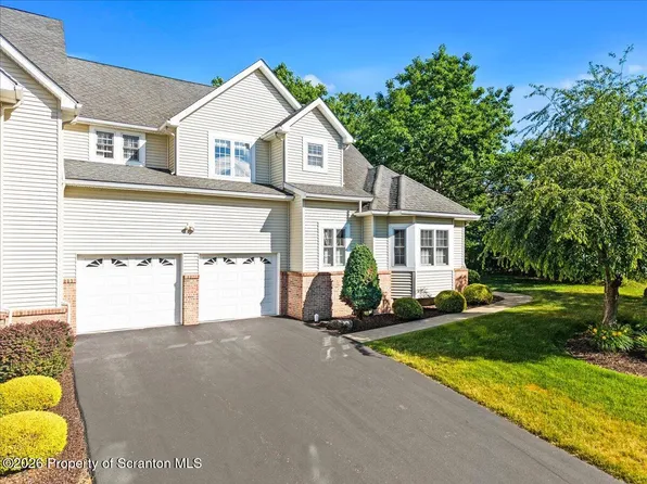 35 Sharon Dr, Moosic, PA 18507