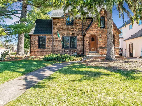 780 Washington Rd, Grosse Pointe, MI 48230