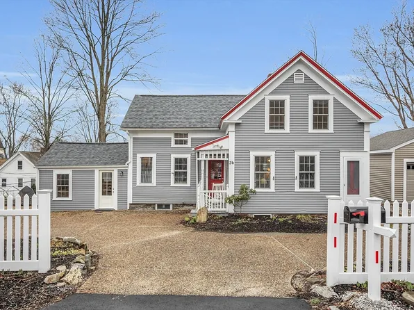 36 Pleasant St, Ayer, MA 01432