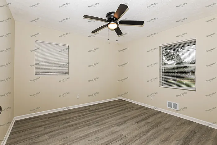 8355 Dunellen Ln — Photo 10