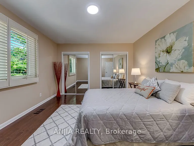 2419 Lionheart Cres — Photo 22