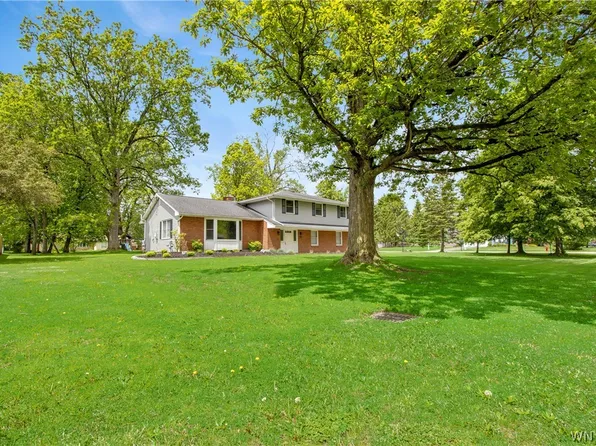 5150 Brookhaven Dr, Clarence, NY 14031