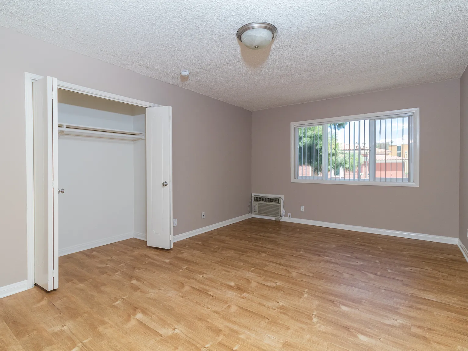 3036 South Hoover Street — Photo 4