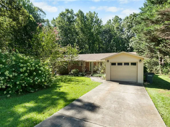 1116 S Andover Dr, Walhalla, SC 29691