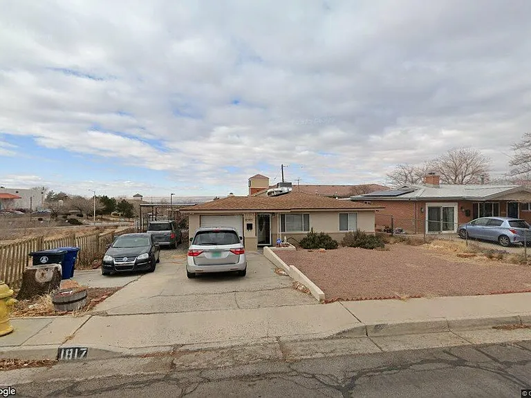 1817 Cornell Dr SE — Photo 1