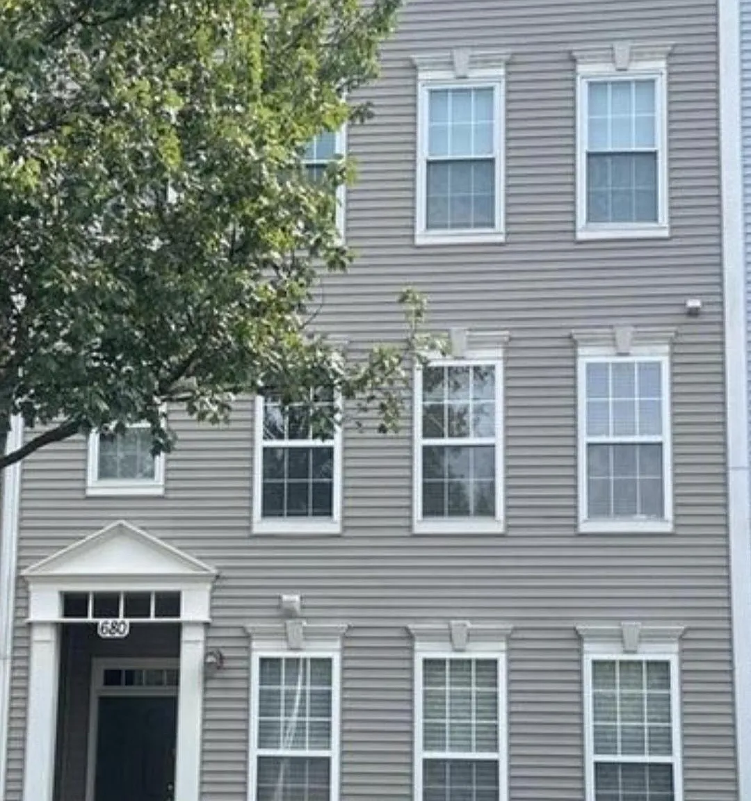 3 bed, 1744 sqft, $2,775 — Photo 1