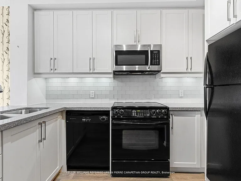 18 Beverley St #706B — Photo 24