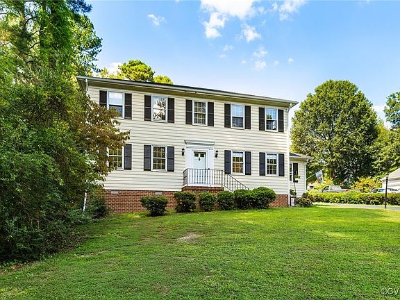 3rd image of 2348 Lancashire Dr