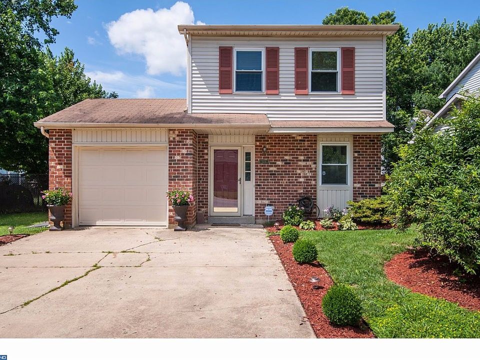 1st image of 319 Brandon Dr
