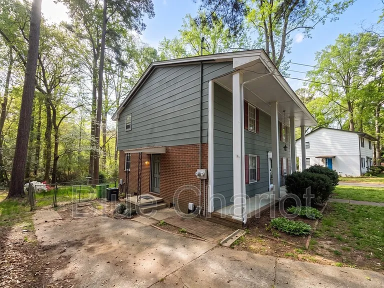 3109 Merrill Ct — Photo 2
