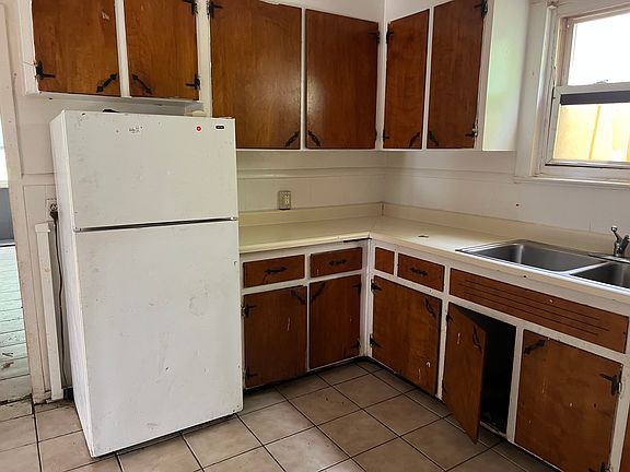 4th image of 49 Texas St