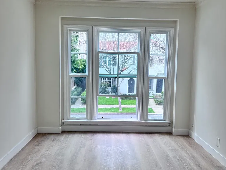 212 S Reeves Dr #8 — Photo 10