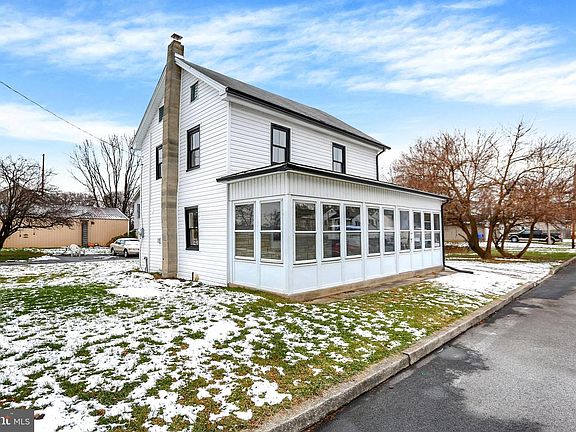 3rd image of 601 Water St