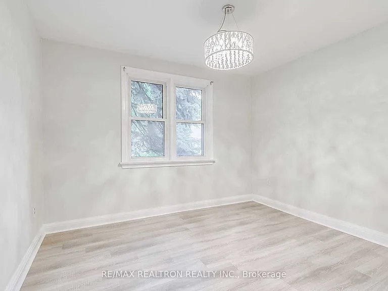 27 Highland Park Blvd — Photo 16
