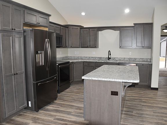 4th image of 2324 Larch Ln