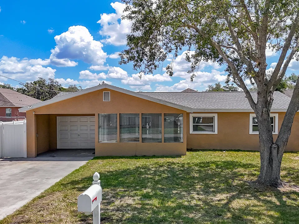 6827 Oakdale Dr