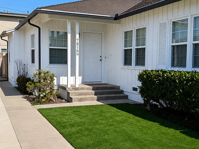 7810 1/2 Flight Ave — Photo 1
