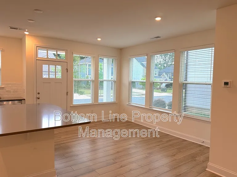 1552 Cedar Tree Dr — Photo 4
