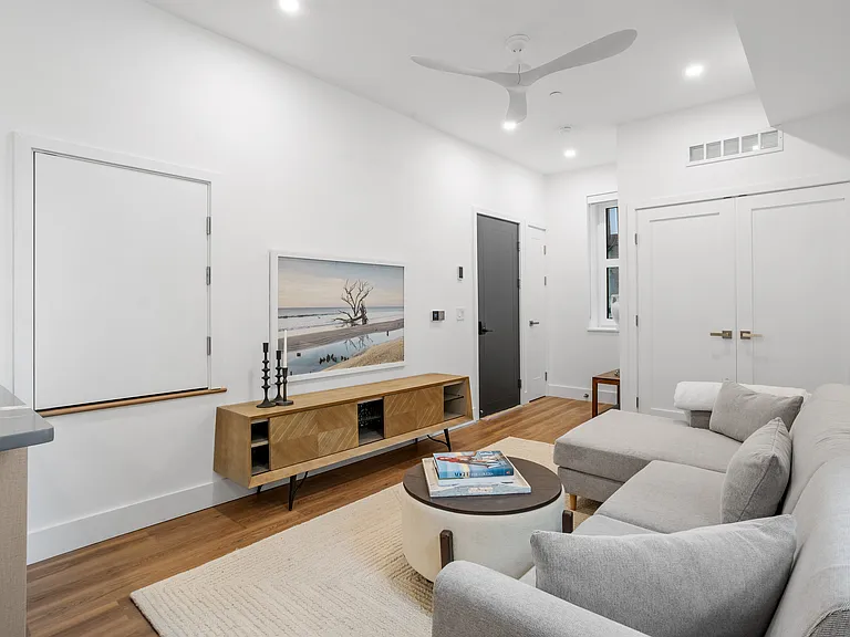 The Roe at Manayunk Apartments and Townhomes — Photo 150