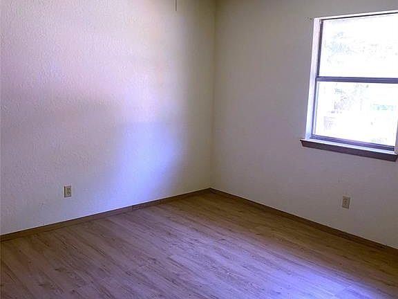 5th image of 320 Hidden Valley Dr