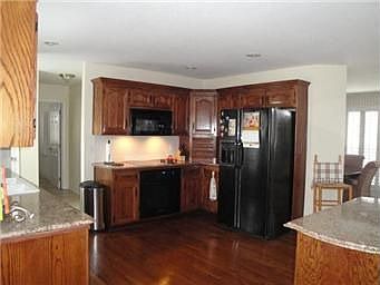 5th image of 1052 Oxford Ct