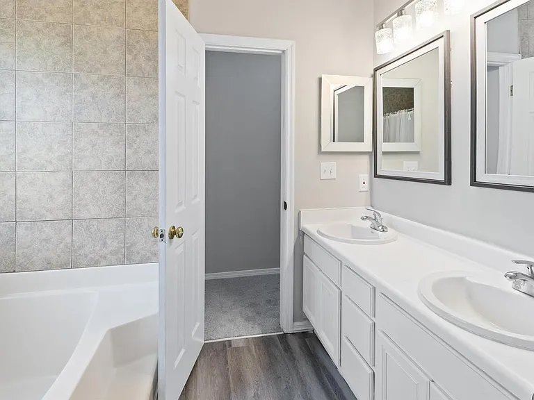 1225 Huntington Place Cir — Photo 11