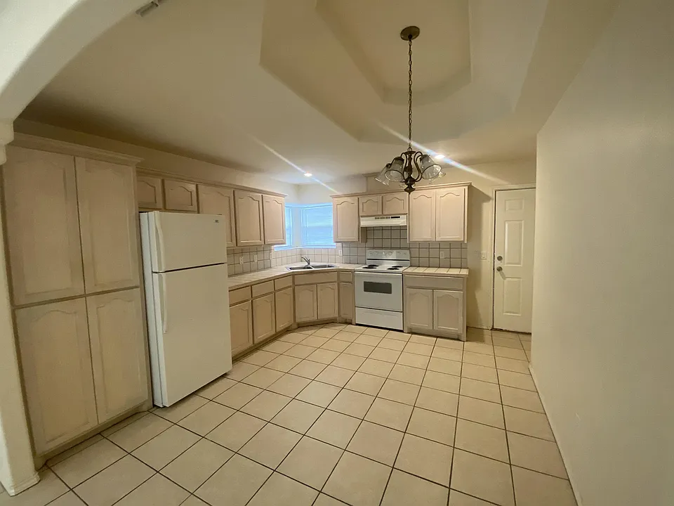2223 Moonlight Ln #4