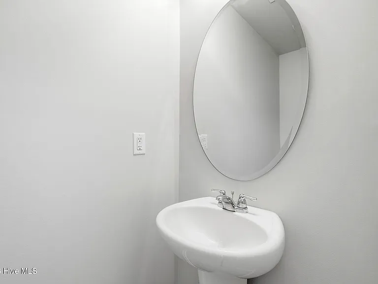 821 Conductor Ct — Photo 14