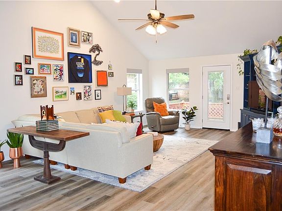 2nd image of 2629 Rebecca Ln