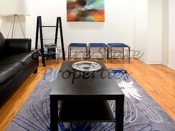3rd image of 150 W 51st St APT 821