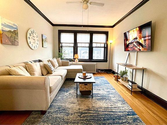2nd image of 4443 N Leavitt St #3