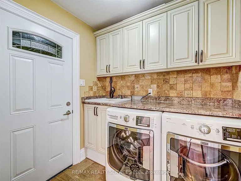 1570 Tipperary Ct — Photo 20