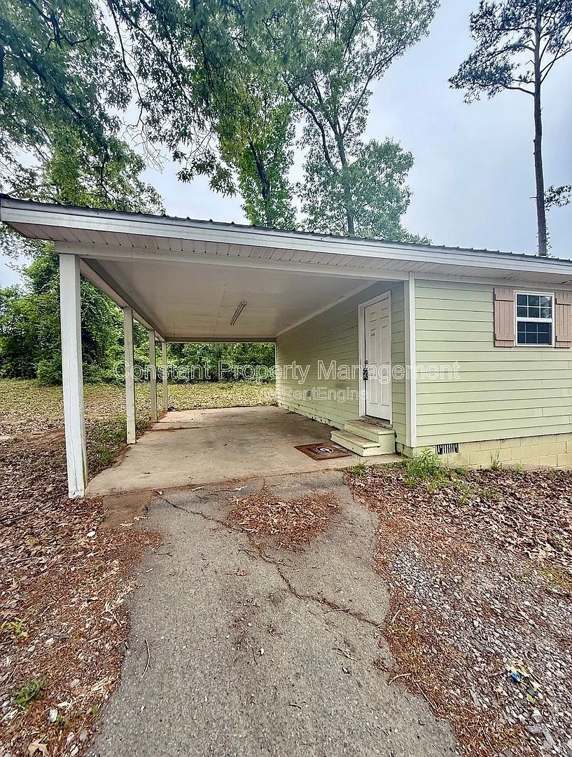 2 bed, 1.0 bath, $1,150 — Photo 2