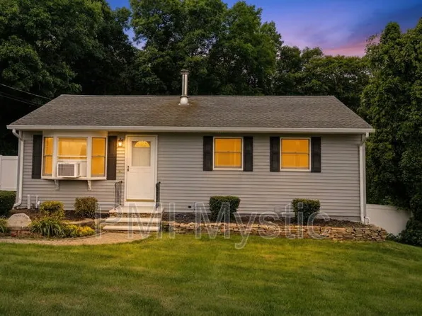 90 Nantucket Dr, Groton, CT 06355