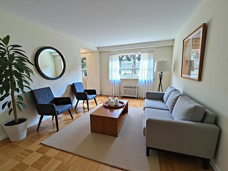 2 Oakburn Cres #4 — Photo 1