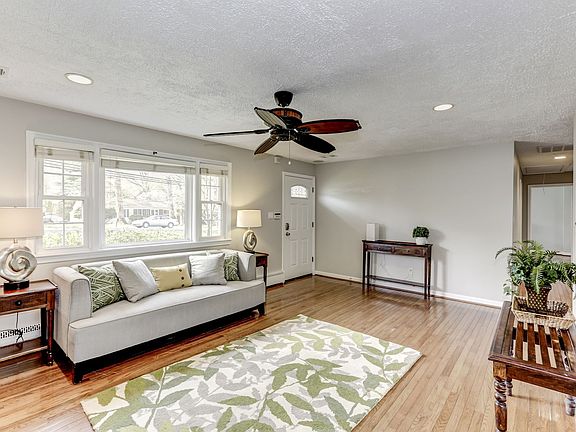 3rd image of 4437 Village Dr