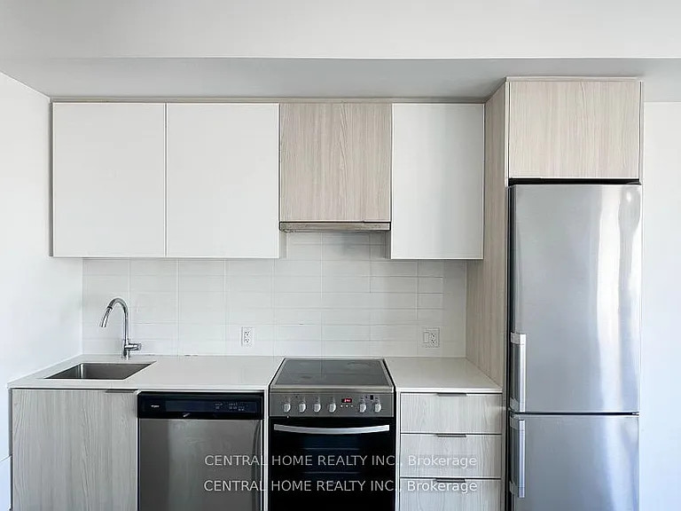 203 College St #806 — Photo 11