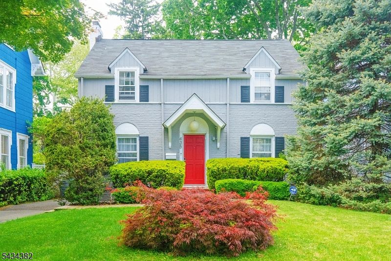 1st image of 435 Meeker St