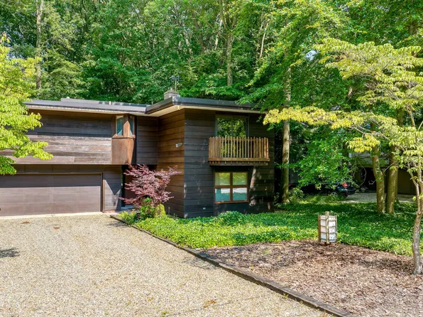 409 Burr Oak Dr, Kent, OH 44240